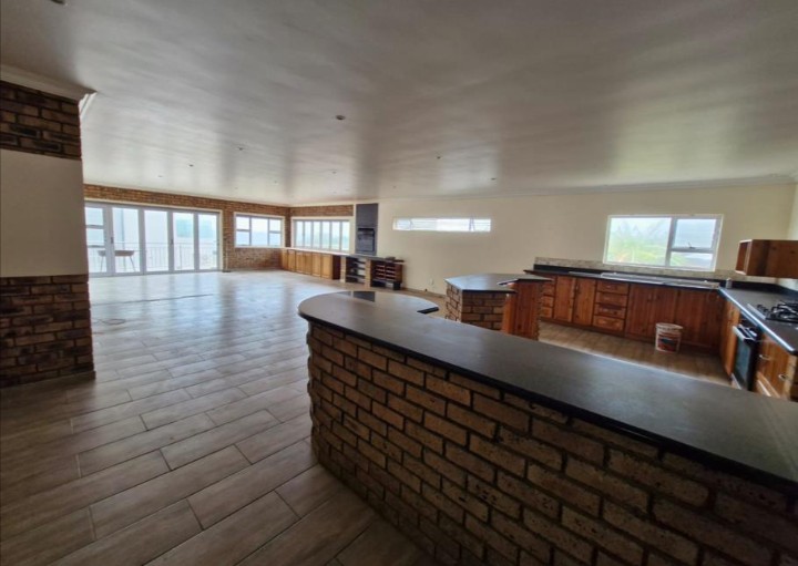 To Let 4 Bedroom Property for Rent in Winterstrand Eastern Cape